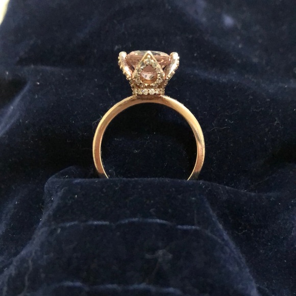 Vintage Jewelry - Stunning Rose Gold Crown Petal Ring